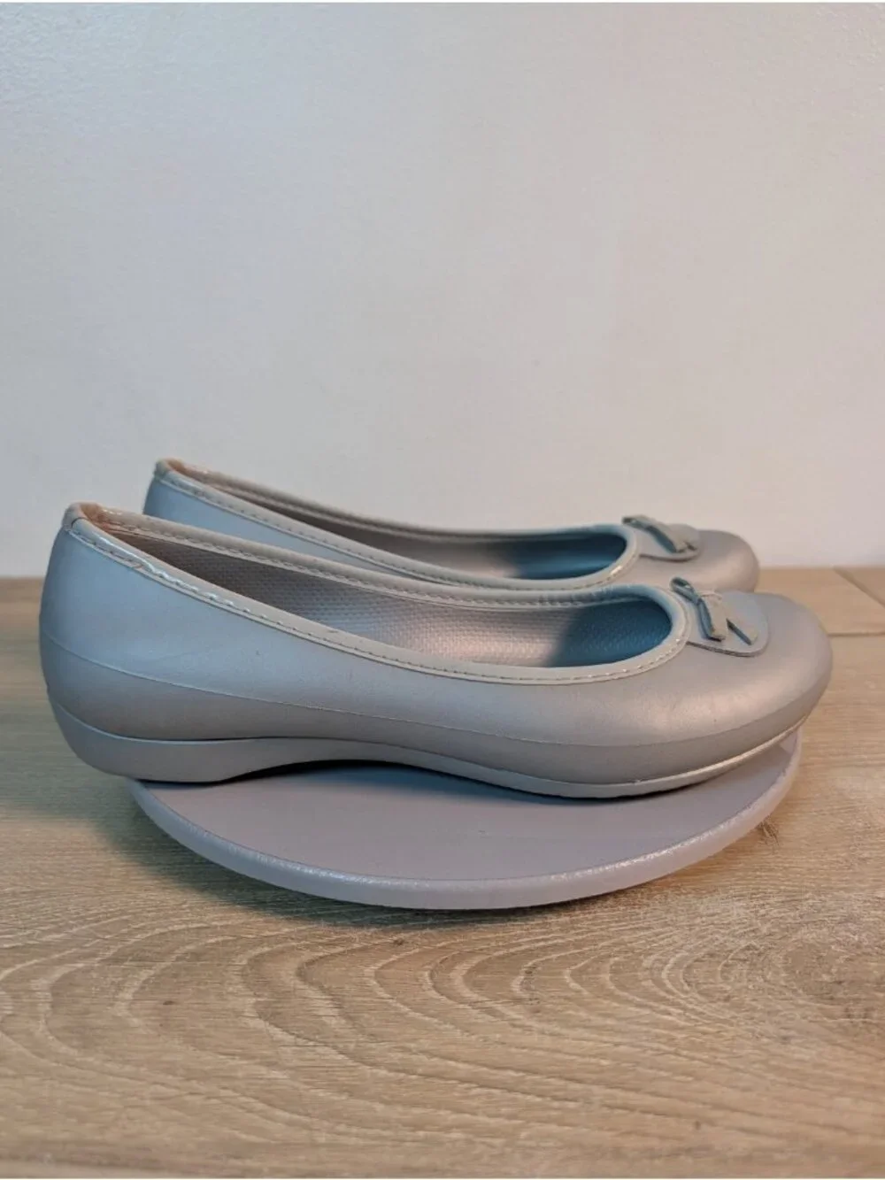 Women's CROCS Lily Bow Slip On Rubber Platform Flats Sz 10 Gray Silver